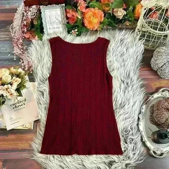 Banana Republic Solid Red Textured sleeveless deep V-Neck Top, M - Picture 7 of 8